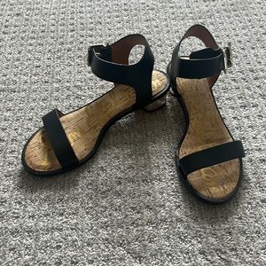 Sam Edelman size 9 black and gold low heeled sandal